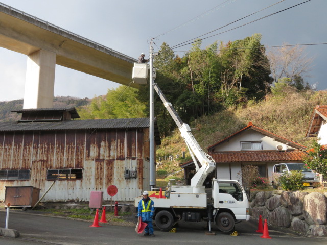 架空光ケーブル接続作業